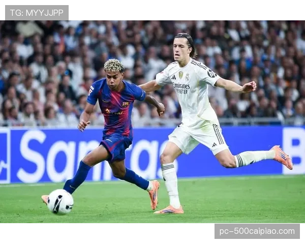 赛前报道:为应对皇马,巴塞罗那在训练中特意演练“防反击”防守阵型 赛前报道:为应对皇马,巴塞罗那在训练中特意演练“防反击”防守阵型